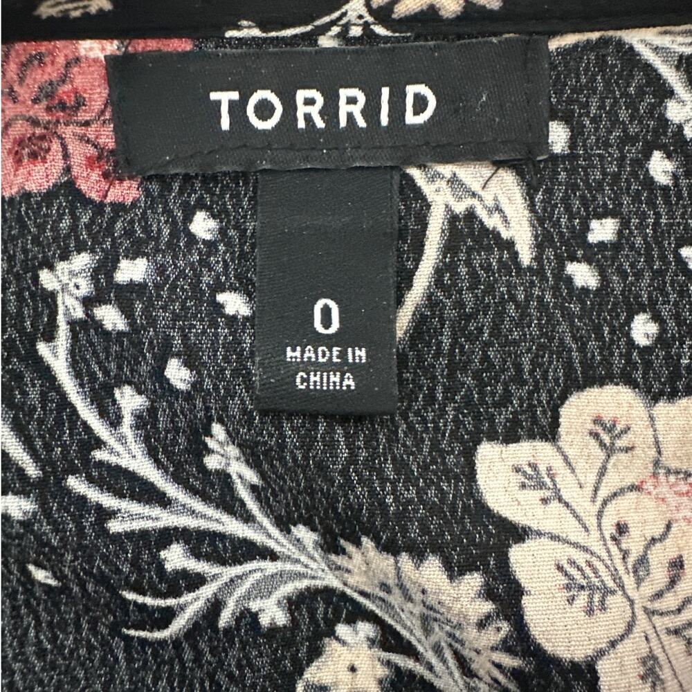 Torrid Floral Crepe Open Kimono Piano Fringe Roll Tab Sleeves Top Black Sz L - Picture 10 of 14